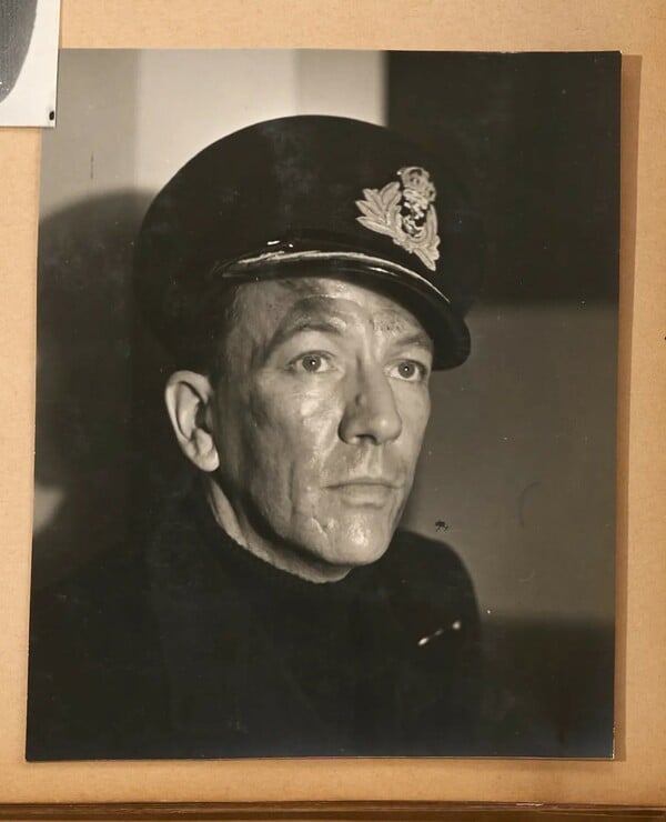 Ανάμεσα στο απόλυτο κακό και την αδιανόητη λάμψη: οι αδημοσίευτες φωτογραφίες της Λι Μίλερ και του Σέσιλ Μπίτον