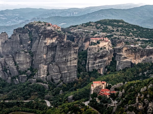 ΜΕΤΕΩΡΑ ΠΤΩΣΗ ΓΥΝΑΙΚΑ ΝΕΚΡΗ