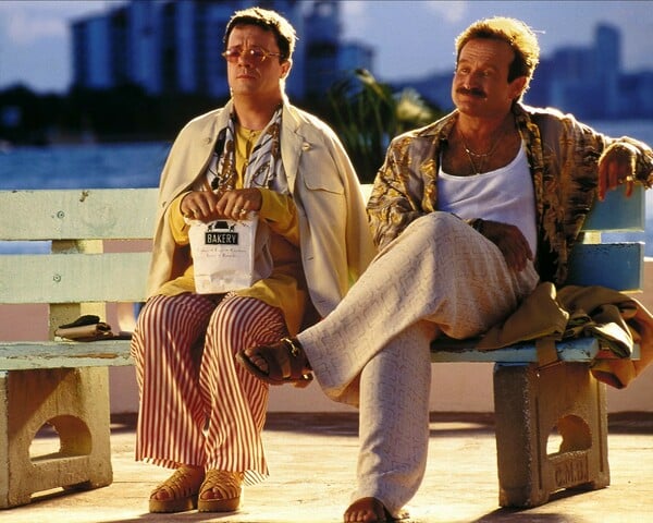 Ο Νέιθαν Λέιν θυμάται πόσο δύσκολο ήταν να είσαι γκέι στα 90s