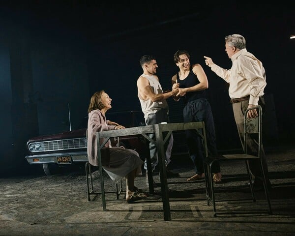 Ο Νέιθαν Λέιν θυμάται πόσο δύσκολο ήταν να είσαι γκέι στα 90s