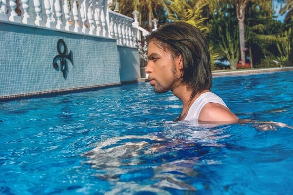 Ο Prince όπως δεν τον βλέπαμε συνήθως, στο νέο λεύκωμα του Στιβ Παρκ