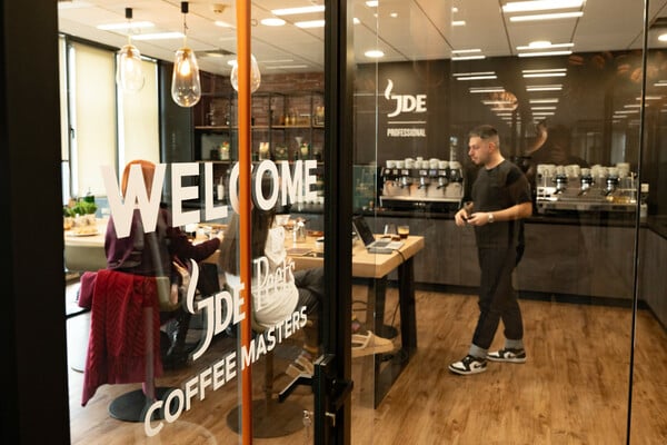 Στο Coffee Masters Campus της JDE Peet’s μαθαίνεις τον καφέ όπως (πρέπει να) είναι
