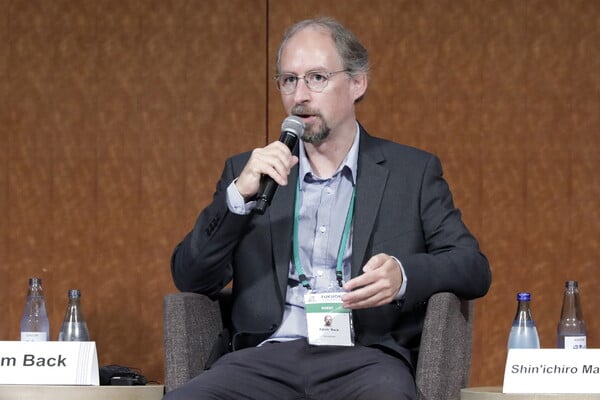 Οι New York Times «δείχνουν» τον μυστηριώδη δημιουργό του Bitcoin - Ο ίδιος το αρνείται