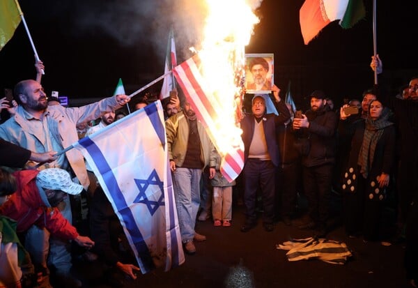 ΤΕΧΕΡΑΝΗ ΠΑΝΗΓΥΡΙΣΜΟΙ ΚΑΤΑΠΑΥΣΗ ΠΥΡΟΣ