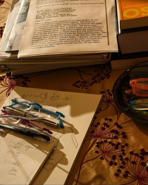 Τι βλέπει ένας φωτογράφος όταν κοιτάζει τόσο κοντά την εξουσία;