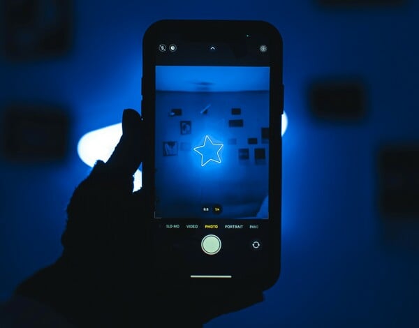 ΜΠΛΕ ΦΩΣ ΥΠΝΟΣ