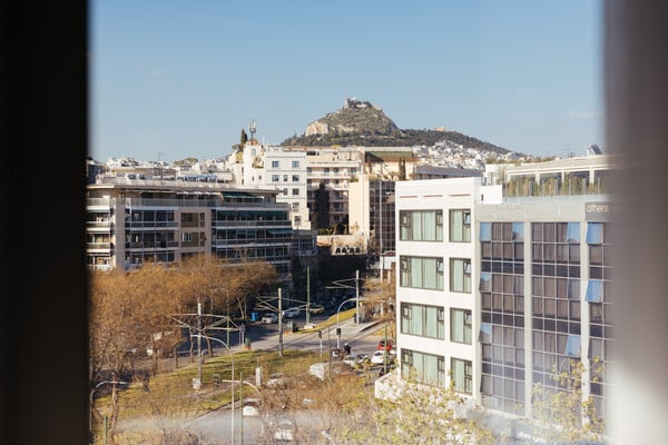 Ένα σπίτι που ανοίγει σαν σκηνή