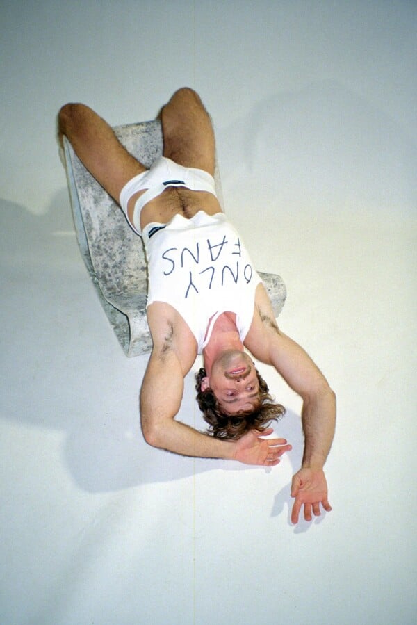 Μπορεί το OnlyFans να γίνει το νέο σωσίβιο της μόδας;