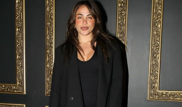 ΚΟΝΙ ΜΕΤΑΞΑ ΣΕΞ