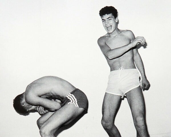 Ο Walter Pfeiffer και η τέχνη του να πιάνεις την ομορφιά τη στιγμή που περνά