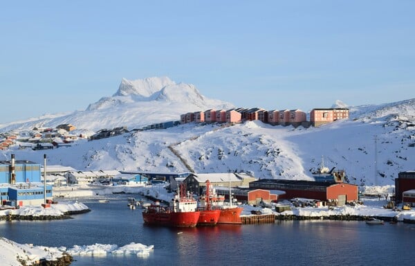 ΓΡΟΙΛΑΝΔΙΑ ΚΟΜΜΑΤΙ ΠΑΓΟΥ ΤΡΑΜΠ ΑΠΑΝΤΗΣΗ