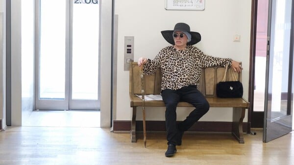 Καταδικασμένη νεοναζίστρια Γερμανίδα τρανς συνελήφθη στην Τσεχία