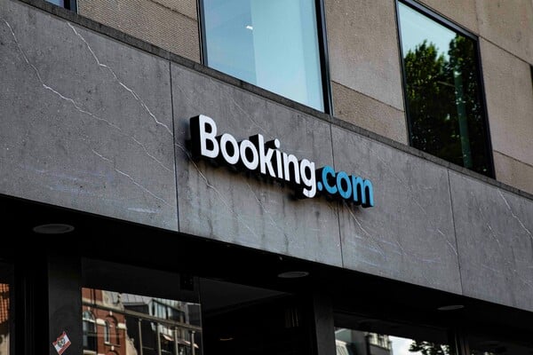 BOOKING.COM ΚΥΒΕΡΝΟΕΠΙΘΕΣΗ