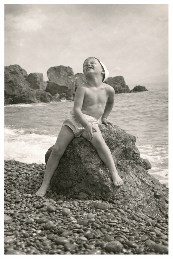 Άγγελος Παπαδημητρίου: Αυτή η αυγουστιάτικη φτώχεια που μας χωράει όλους σαν ξενοδοχείο τρίτης κατηγορίας