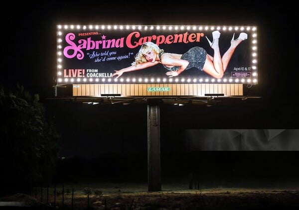 Στο Coachella η Σαμπρίνα ανέβηκε για να γίνει μύθος και ο Μπίμπερ για να μείνει μόνος με το όνομά του