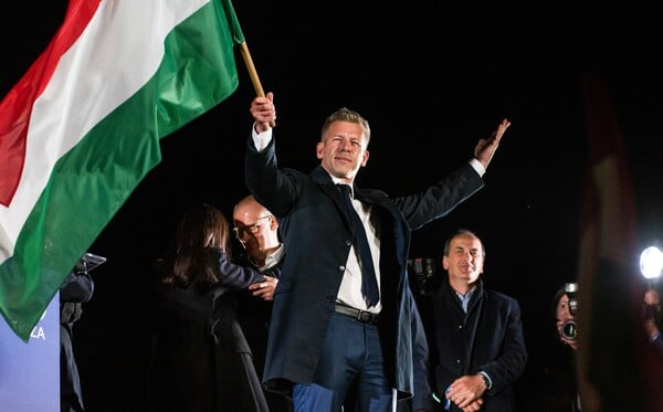 ΠΕΤΕΡ ΜΑΓΙΑΡ ΕΕ ΟΥΓΓΑΡΙΑ