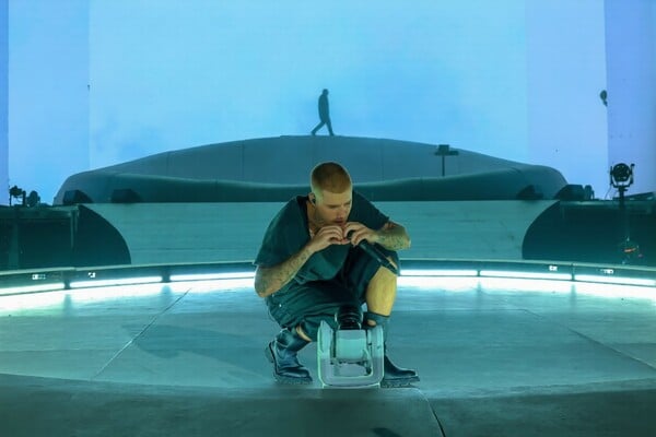 Στο Coachella η Σαμπρίνα ανέβηκε για να γίνει μύθος και ο Μπίμπερ για να μείνει μόνος με το όνομά του