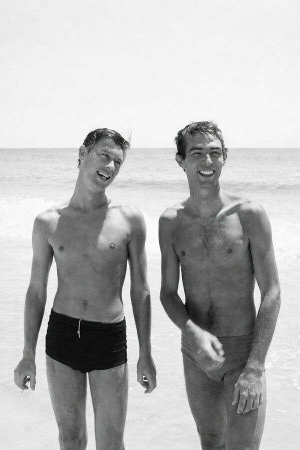 «Όποτε θελήσεις να κάνουμε έρωτα, απλώς πες το»: Η ιστορία αγάπης του Πίτερ Χούτζαρ και του Πολ Θεκ