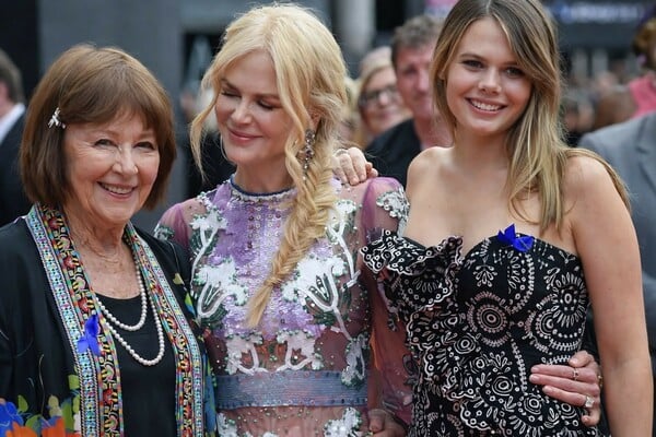 Η Νικόλ Κίντμαν εκπαιδεύεται για να γίνει «death doula»