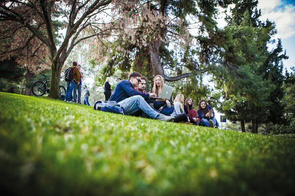 Το Εκπαιδευτικό Ίδρυμα Αττική Παράδοση δίνει τρεις υποτροφίες για σπουδές στο μεταναστευτικό ζήτημα