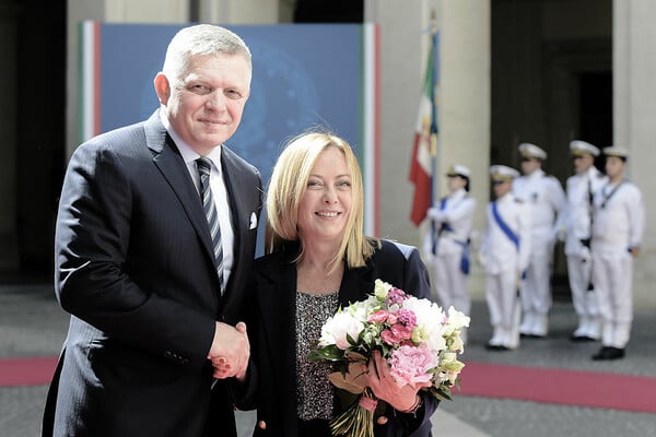 ΕΕ ΟΡΜΠΑΝ ΜΕΛΟΝΙ ΡΟΜΠΕΡΤ ΦΙΤΣΟ