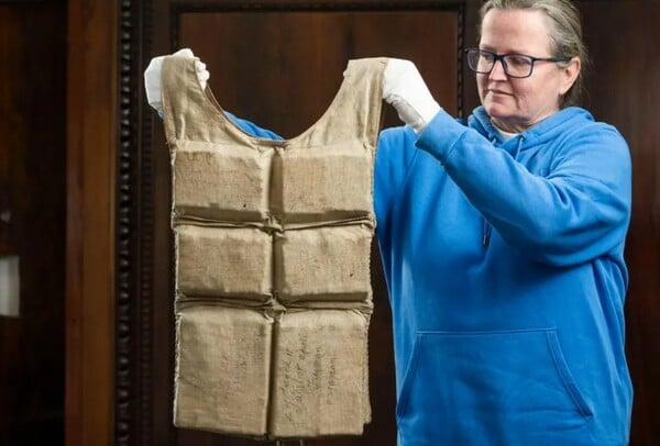 ΤΙΤΑΝΙΚΟΣ ΣΩΣΙΒΙΟ ΔΗΜΟΠΡΑΣΙΑ