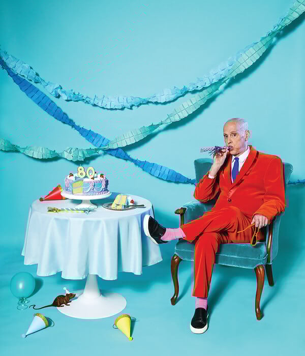 Στα 80 του, ο Τζον Γουότερς δεν γίνεται αξιοσέβαστος. Γίνεται πιο αδιόρθωτος