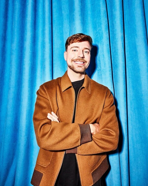 Από τον Πάπα στον MrBeast: η λίστα του TIME για όσους κρατούν σήμερα το βλέμμα του κόσμου