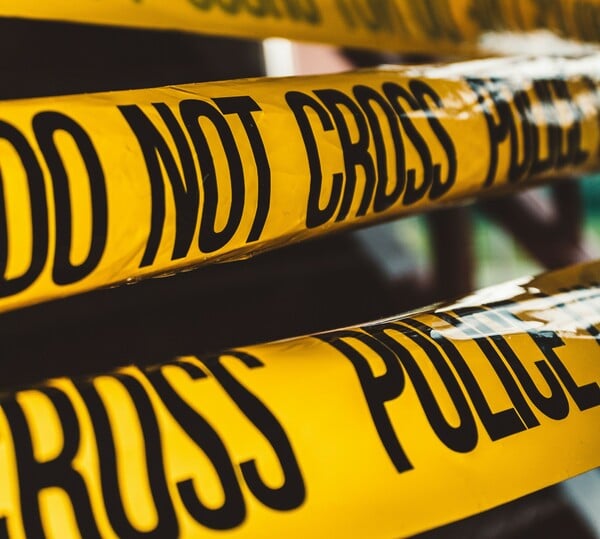 ΗΠΑ ΠΑΠΑΣ ΑΔΕΡΦΟΣ ΑΠΕΙΛΗ ΒΟΜΒΑ ΣΠΙΤΙ