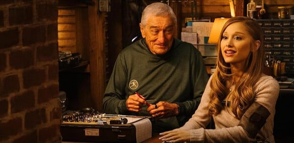 Ο Ντε Νίρο λέει ότι η Αριάνα Γκράντε είναι η πιο αστεία συμπρωταγωνίστριά του