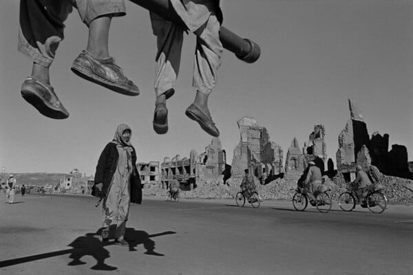 Τζέιμς Νάχτγουεϊ: Οι φωτογραφίες του κορυφαίου φωτορεπόρτερ της ανθρώπινης εξαθλίωσης ταξιδεύουν στα μουσεία του κόσμου