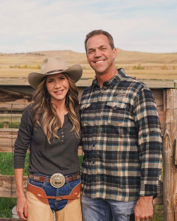 Η Δεξιά δεν μισεί κάθε queer σώμα. Μισεί αυτό που τη ξεσκεπάζει