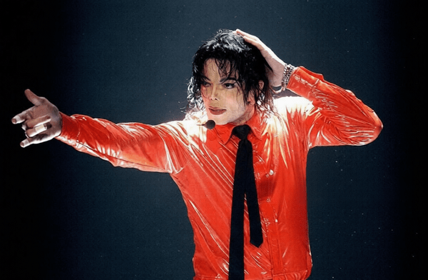 Ο Μάικλ Τζάκσον επιστρέφει στο σινεμά, αλλά όχι ακριβώς ολόκληρος