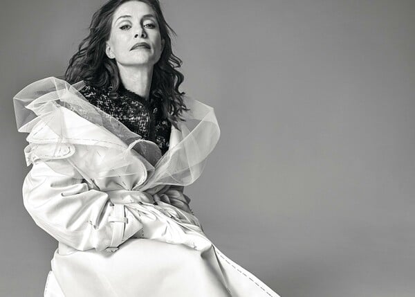 Η Ιζαμπέλ Ιπέρ ξέρει ότι ο πλούτος είναι η πιο επικίνδυνη φαντασίωση