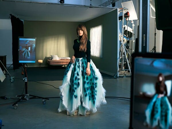 Η Πενέλοπε Κρουθ δεν έχει πάψει να φοβάται. Ούτε να μιλά