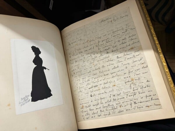 «Μακάρι να ήμασταν πεταλούδες»: Βρέθηκαν οι κλεμμένες ερωτικές επιστολές του Τζον Κιτς