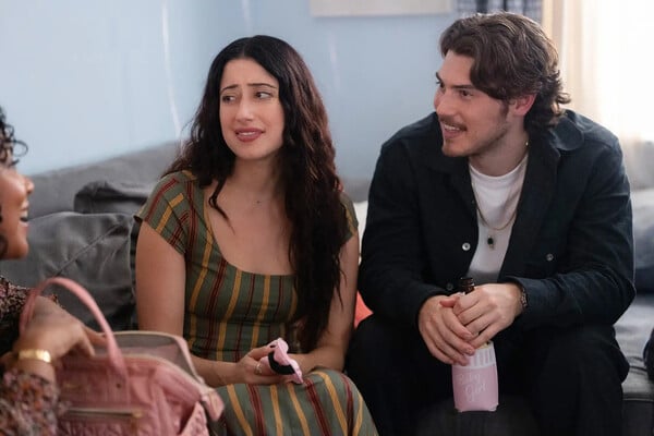 «Μεγάλα Λάθη»: Μια σειρά που ξεκινάει άσχημα, αλλά βρίσκει ρυθμό μέσα στο χάος