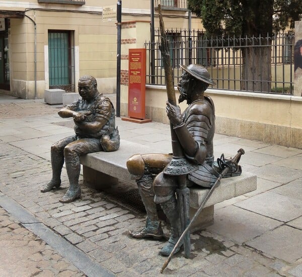 Παγκάκια με διάσημη παρέα: 8 πόλεις με αγάλματα ιστορικών προσωπικοτήτων που κάθονται δίπλα σου