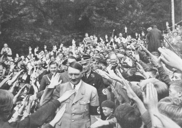 ΕΠΕΞ Πώς μπόρεσε να συμβεί κάτι τέτοιο; Το ερώτημα που εξακολουθεί να στοιχειώνει τη Γερμανία 