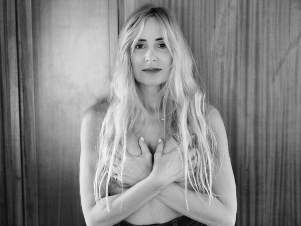 «Μετά το χειρουργείο, δεν μπόρεσα ποτέ να ξαναγγίξω το στήθος μου»