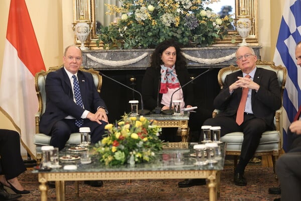 Συνάντηση Μητσοτάκη και πρίγκιπα Αλβέρτου Β' του Μονακού στο Μέγαρο Μαξίμου 