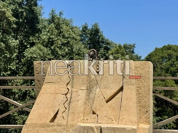 Ηράκλειο: Άγνωστοι βανδάλισαν την προτομή του Νίκου Ξυλούρη