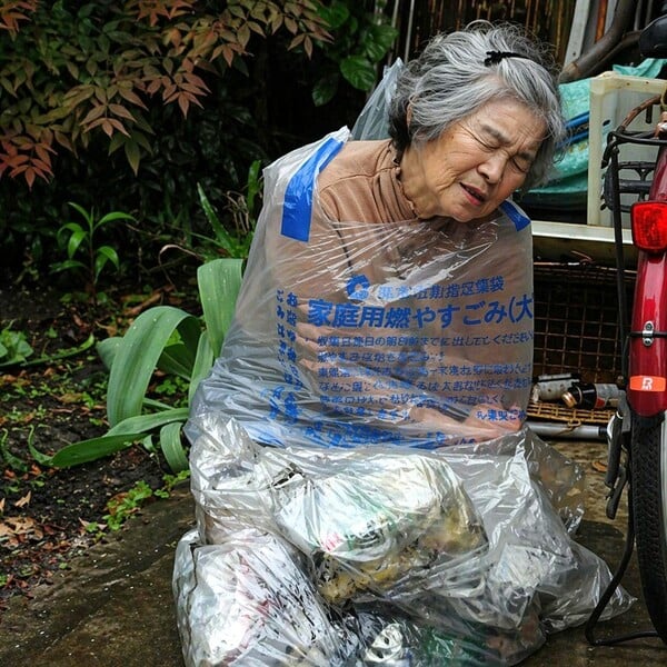 Μια νέα έκθεση στο Λονδίνο κοιτάζει κατάματα το γήρας