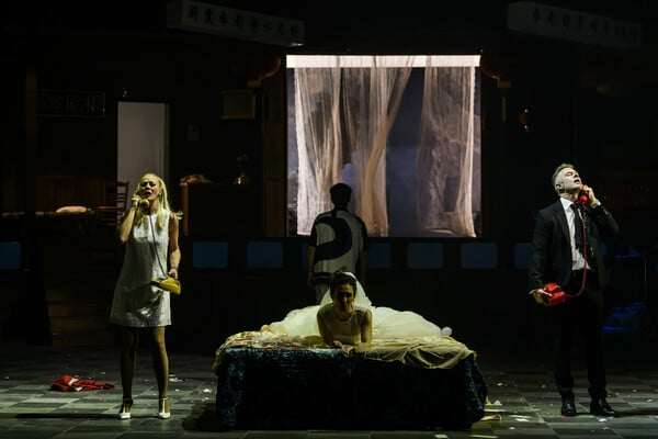 Ο Νίκος Καραθάνος ετοιμάζει ένα ρέκβιεμ και μια γιορτή με αφορμή την ταινία «Τζένη Τζένη»