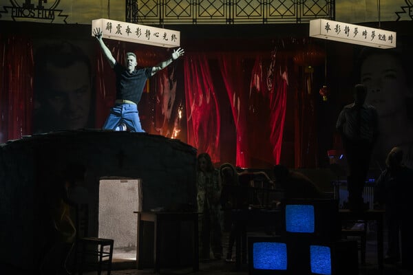 Ο Νίκος Καραθάνος ετοιμάζει ένα ρέκβιεμ και μια γιορτή με αφορμή την ταινία «Τζένη Τζένη»