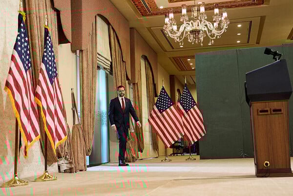 ΙΡΑΝ ΗΠΑ ΝΤΟΝΑΛΝΤ ΤΡΑΜΠ ΤΖΕΙ ΝΤΙ ΒΑΝΣ 