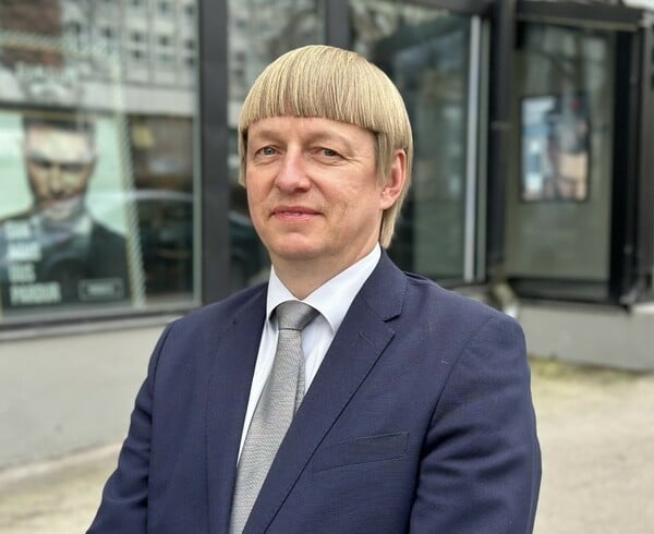 ΕΣΘΟΝΟΣ ΠΟΛΙΤΙΚΟΣ ΚΟΥΡΕΜΑ