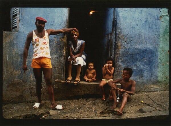 Φαντάσματα, γυμνά και queer στέμματα: τι δείχνει για τη φωτογραφία σήμερα η φετινή AIPAD 