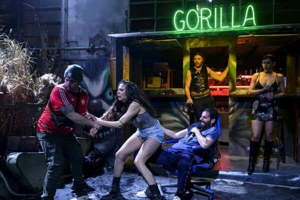 Η σωτηρία της σκηνής (είναι πολύ μεγάλο πράγμα)