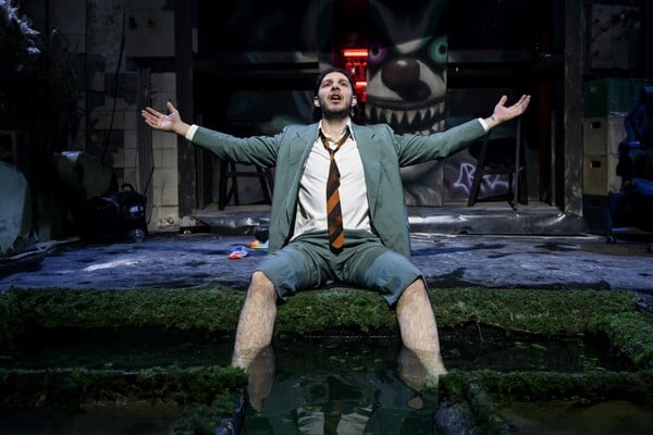 Η σωτηρία της σκηνής (είναι πολύ μεγάλο πράγμα)